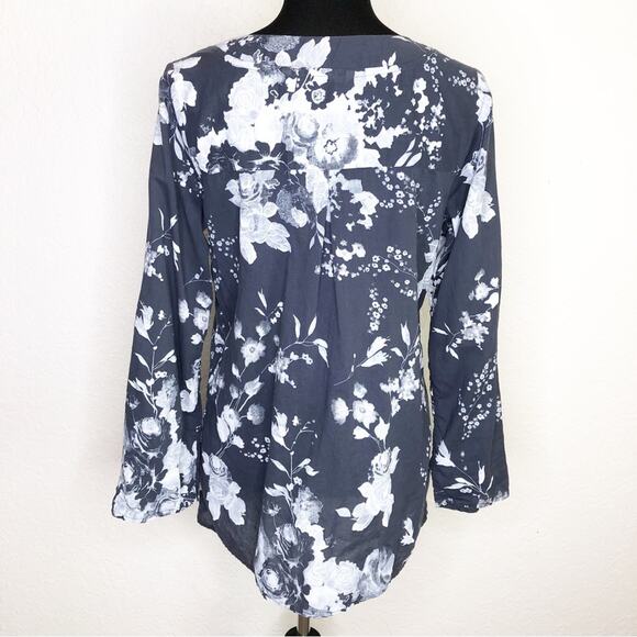 Soft Surroundings blue gray white floral popover top size Small - Picture 2 of 13